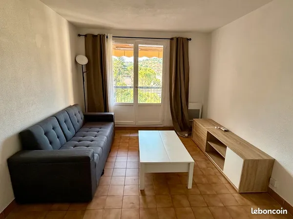 T2 meublé avec balcon, cave et parking - Vallauris