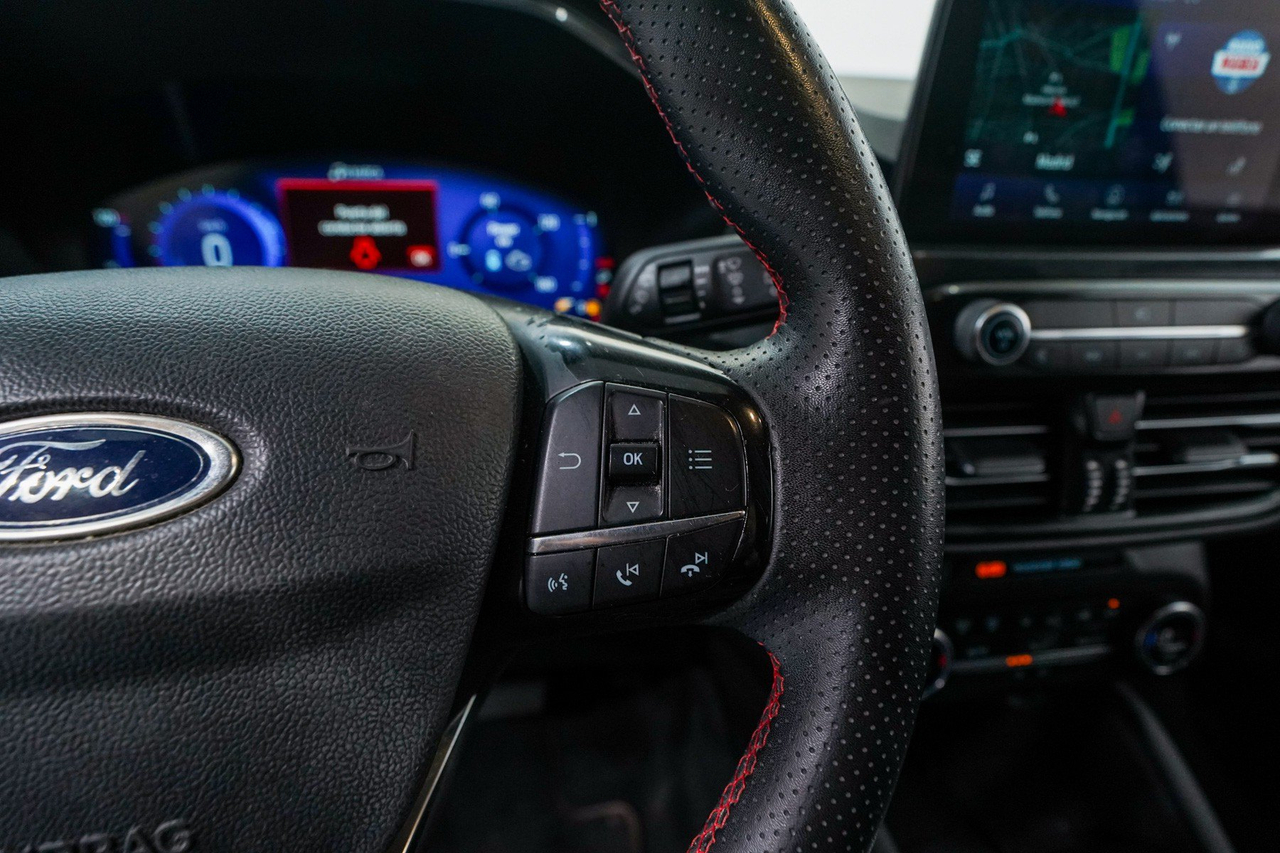 Ford Kuga — photo 19