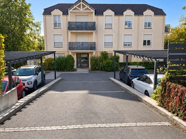 Appartement F3 - 61 m² - dernier étage - balcon avec vue dégagée