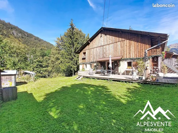 Maison 11 pièces 221 m²