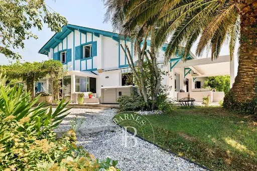 Maison 6 pièces 237 m²
