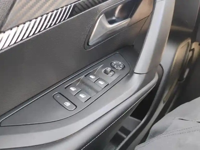 Peugeot 2008 turbo 100 ch bvm6 allure — photo 20