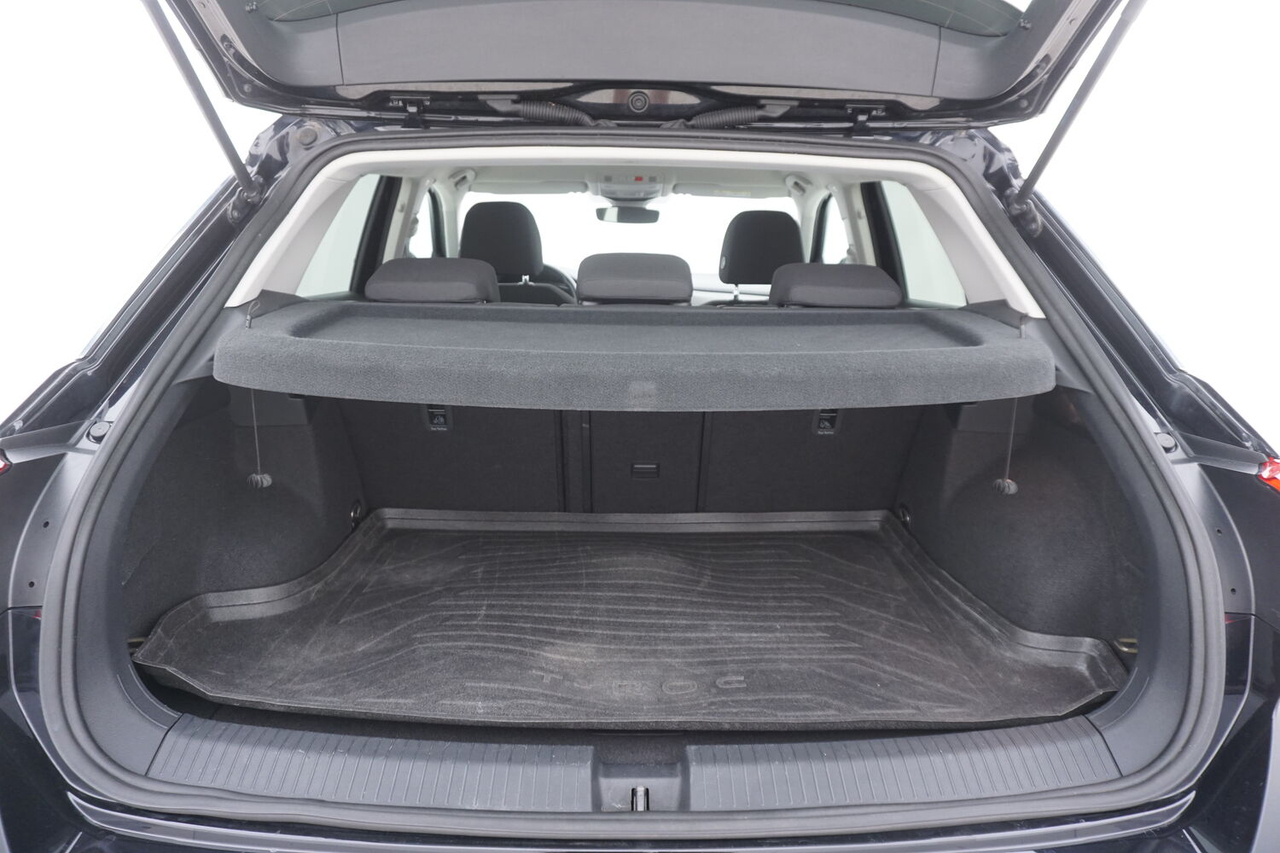Volkswagen T-Roc — photo 18