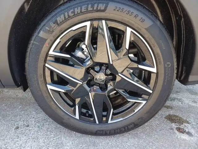 Peugeot 5008 hybrid 145 ch e-dcs6 — photo 13