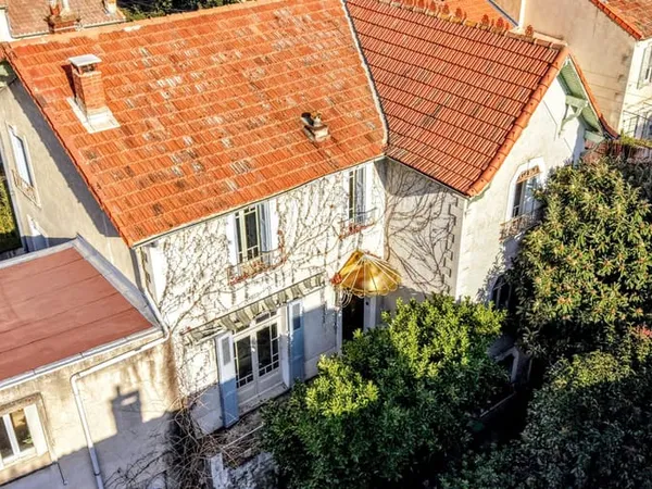 Maison 8 pièces 230 m²