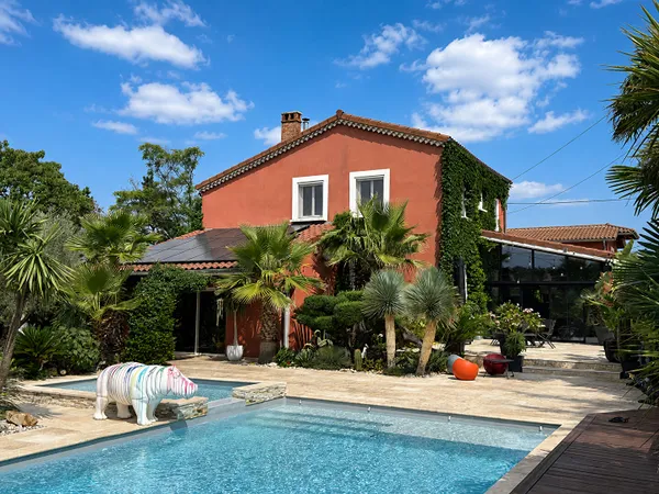 Coup de coeur assuré : 210 m² rénovés, piscine et espaces de vie exceptionnels