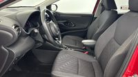 Toyota Yaris 116h Design 5p MY22 — photo 12