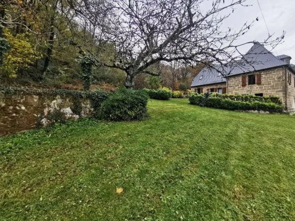MAISON AVEC PARC - 10 MN BRIVE OUEST/LISSAC