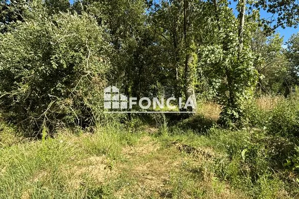Terrain 850 m²