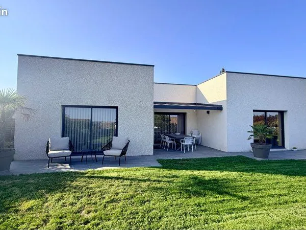 Maison contemporaine plain-pied 104 m²