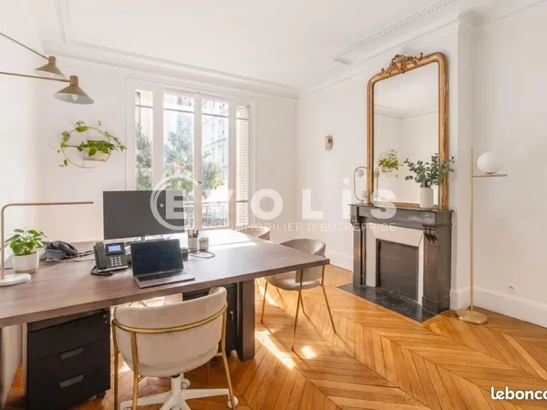 Bureau 214 m²