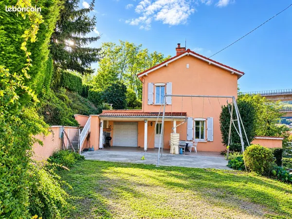 Maison de 99 m² avec 3 chambres, jardin, terrasse et garage - Saint-Étienne - 185 000