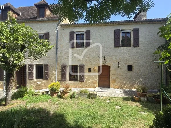 Maison 10 pièces 205 m²