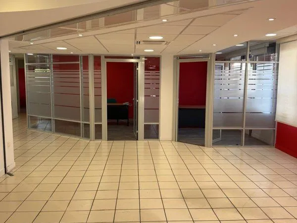 Lot de plusieurs Bureaux professionnels