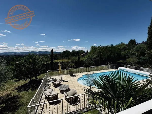Dardilly centre – Vue panoramique, piscine et studio indépendant – 191 m²