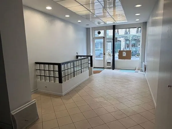 Local commercial 60 m² PARIS