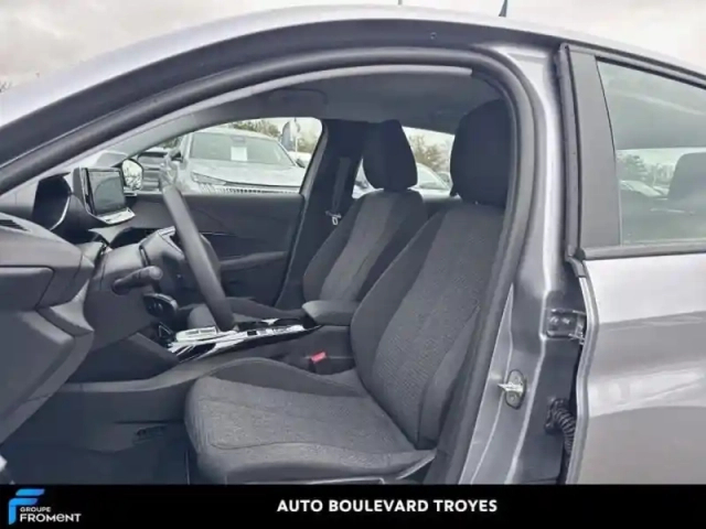 Peugeot 208 e- 136ch style — photo 11