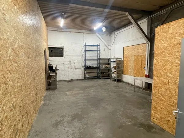 À LOUER - LOCAL D'ACTIVITÉ / ENTREPÔT - 44 m² Plaine des Bouchers
