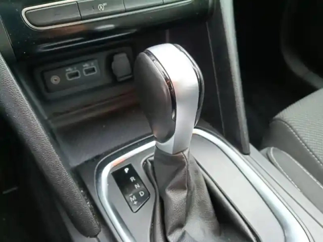 Renault Megane blue dci 115 edc evolution 5p — photo 13