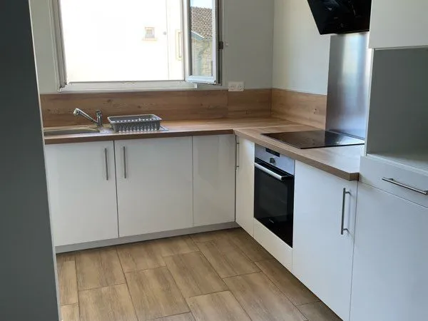 F2 42m² refait à neuf - Clim + 2 places parking - Dispo de suite