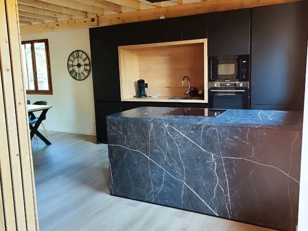 T4 MEUBLÉ À L'ANNÉE - 90 m² - 3 CHAMBRES - SAINT-PIERRE-DELS-FORCATS