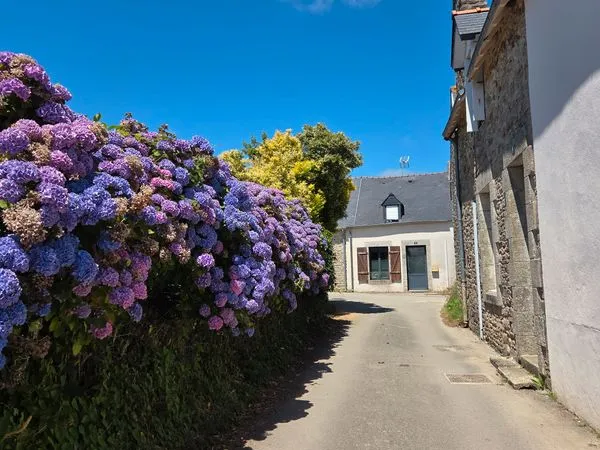 Maison meublée 95m2 - 3 chambres - Saint Yvi - Location temporaire