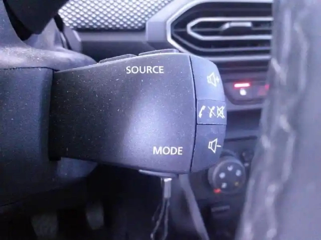 Dacia Sandero 1.0 tce 90ch confort -22 — photo 11