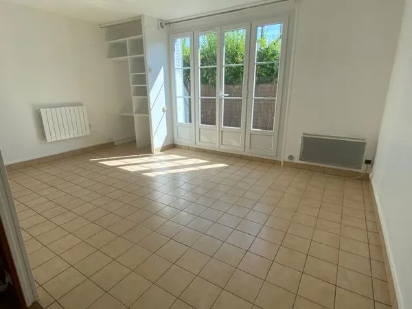 F1 de plain-pied avec terrasse et parking