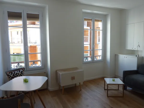 Studio Refait à 2 pas du Canal Saint-Martin.