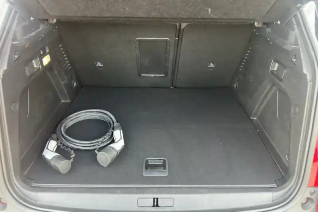 Peugeot 3008 hybrid4 300 e-eat8 — photo 9