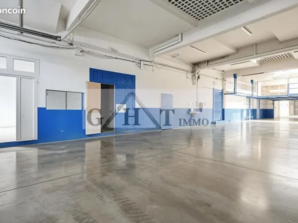 Local bureaux 805 m²