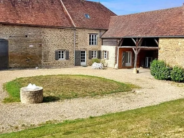 Propriete à vendre 11 pièces VIC DE CHASSENAY (21)