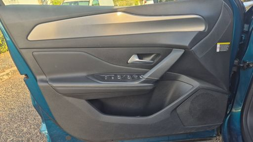 Peugeot 408 1.2 Puretech 130 EAT8 - GT – 2024 – 43396 km – Essence – Boîte Automatique — photo 41
