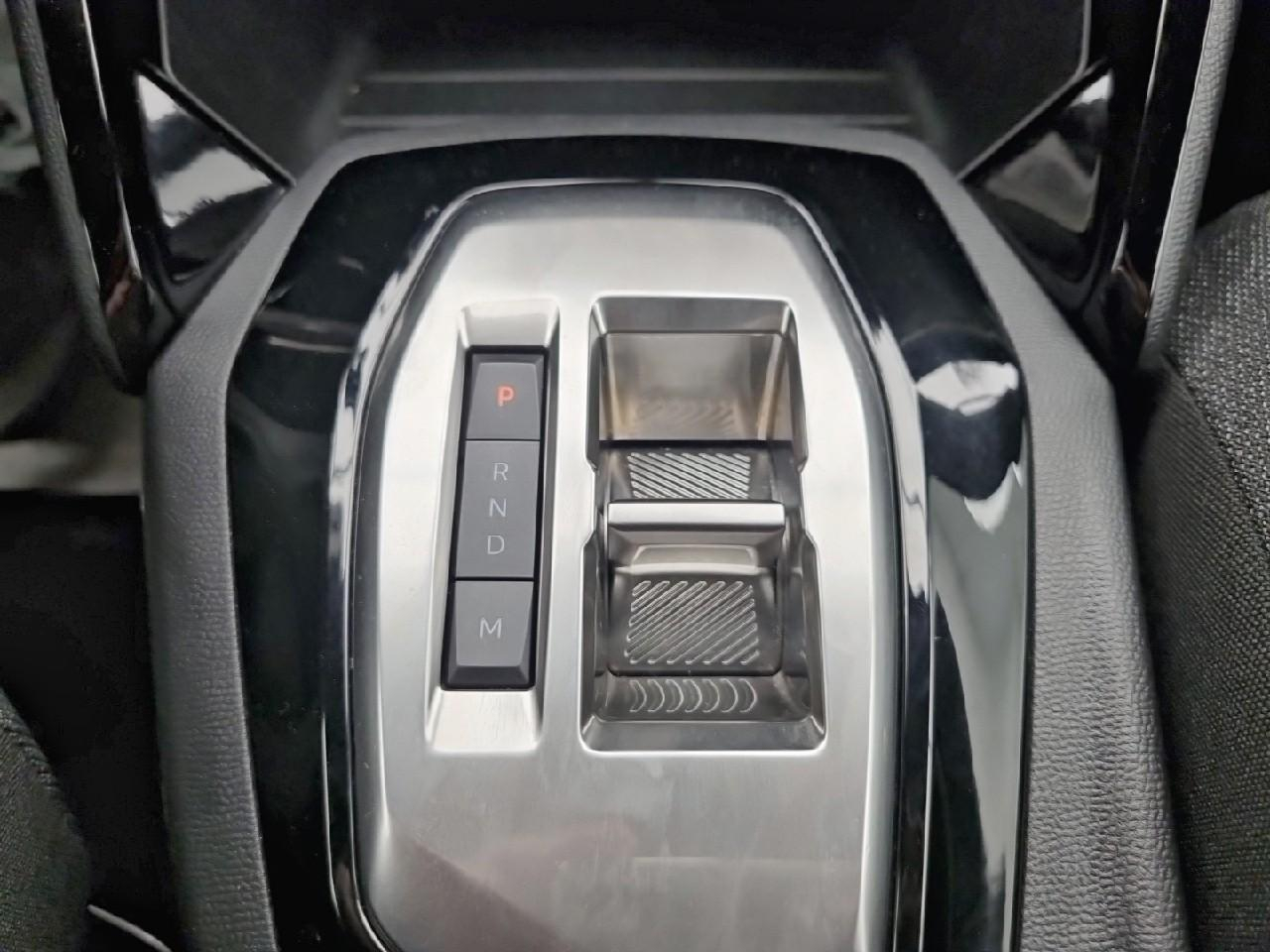 Peugeot 2008 hybrid 145 e-dcs6 style — photo 17