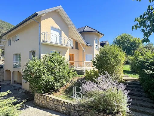 Maison 10 pièces 400 m²