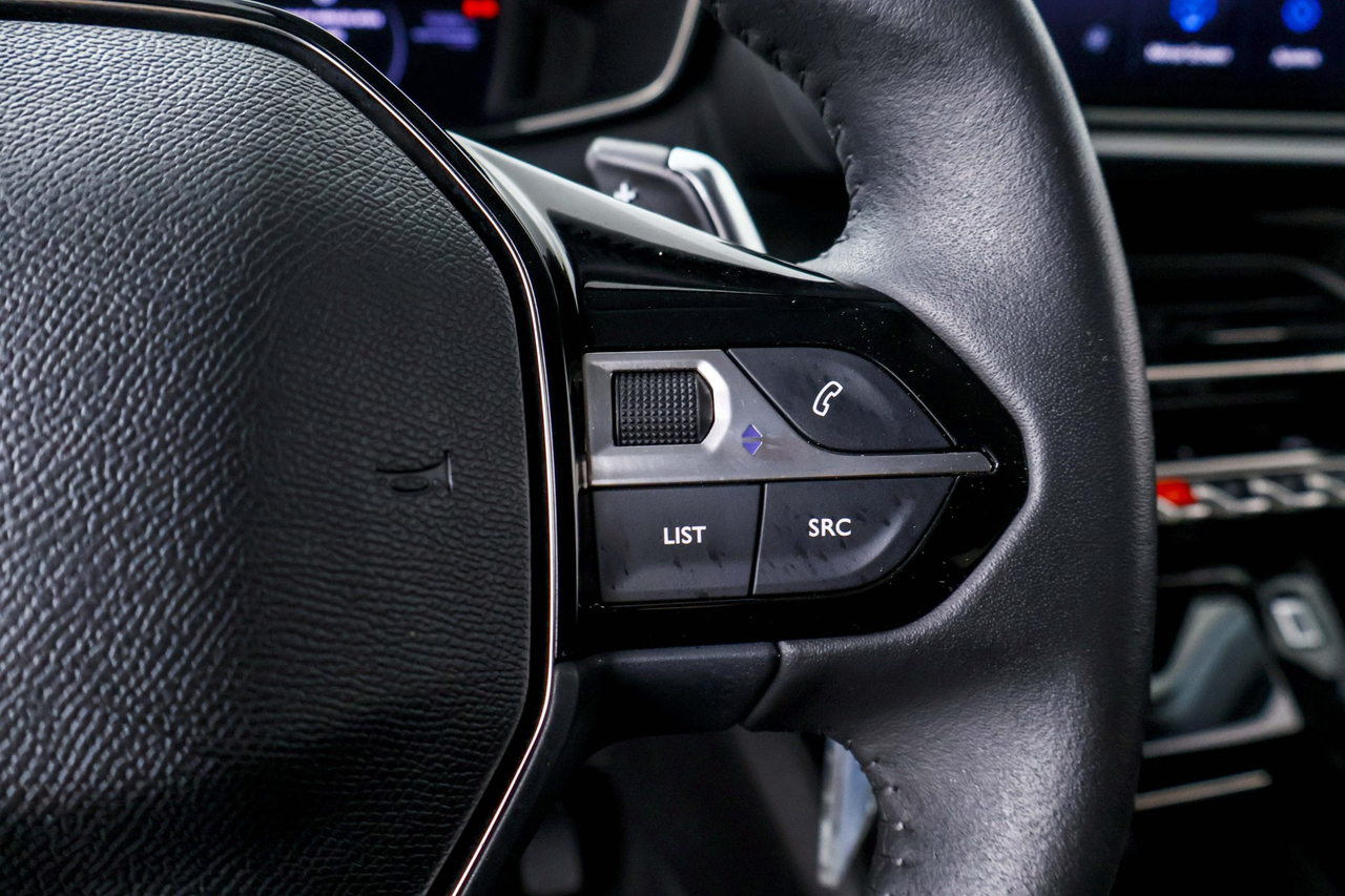 Peugeot 208 — photo 18
