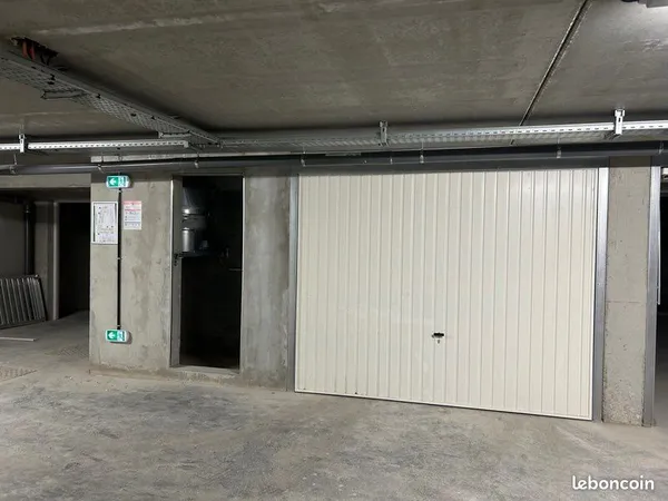 Garage fermé blatin