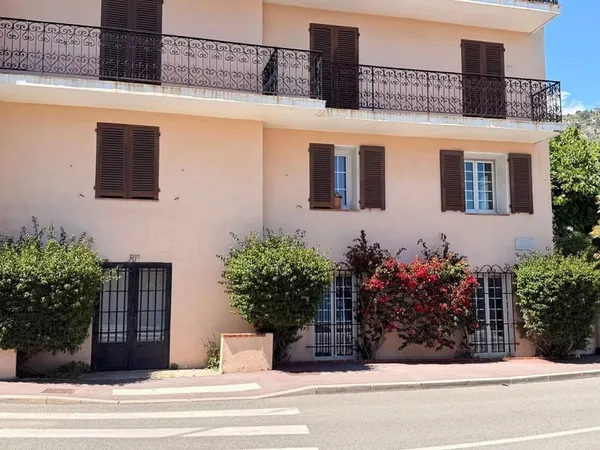 Local d’activité et entrepôt Vente Beaulieu-sur-Mer  108m² 598000€