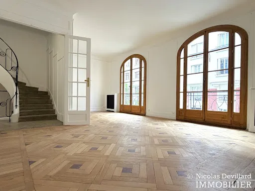 Appartement 9 pièces 237 m²