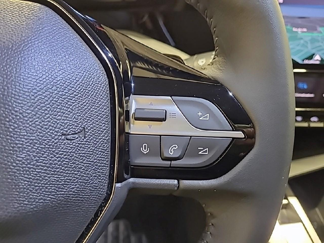 Peugeot 408 phev 180 e-eat8 allure — photo 18