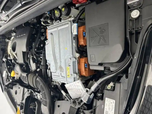 Renault Captur e-tech 145 - 21 — photo 35