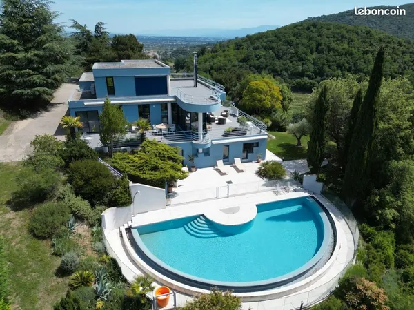 Villa 8 pièces 310 m²