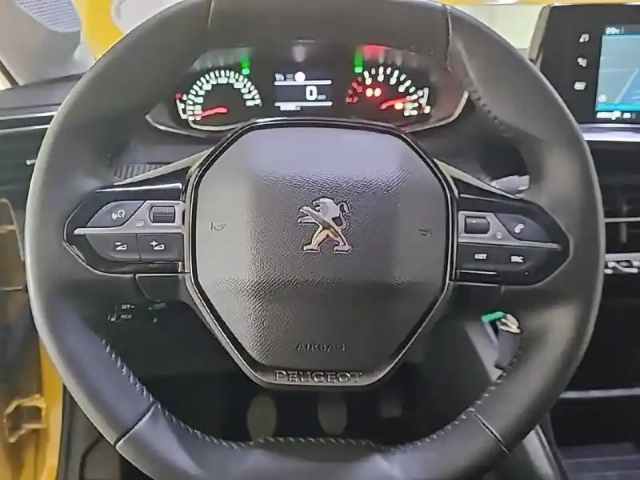 Peugeot 208 puretech 75 s&amp;s bvm5 — photo 9