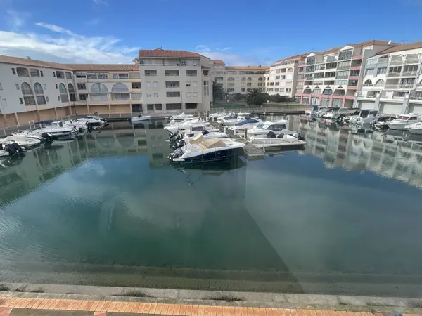 STUDIO PLUS LOGGIA FERMÉE - VUE MARINA À SÈTE PLAGE DES QUILLES