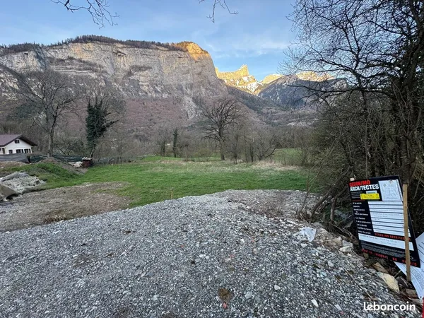 Joli terrain constructible viabilisé 1120m2