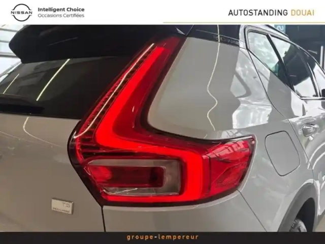 Volvo Xc40 t5 recharge 180 + 82ch r-design dct 7 — photo 8