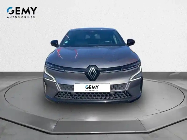 Renault Megane e-tech ev40 130ch standard charge — photo 2