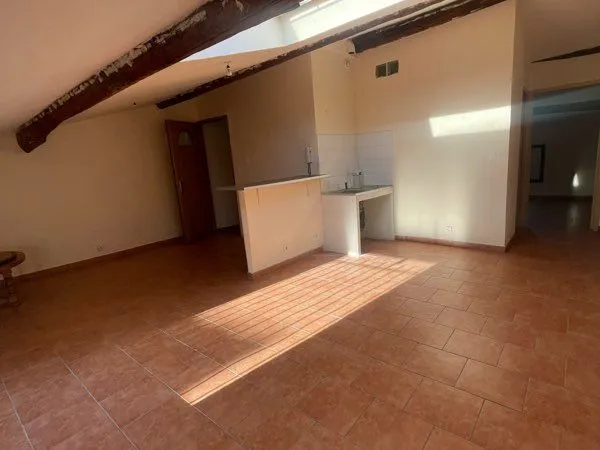 À LOUER - T2 de 50 m² environ - Maison de village