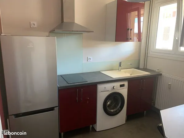 Loue T2 43M2 parking balcon St Surin