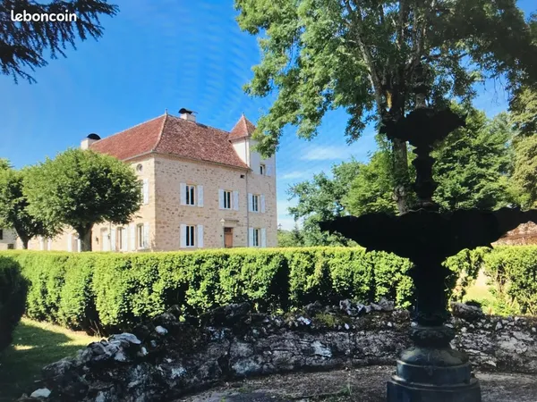 Coliving de standing au Château de Bataillé-Figeac à 700 m du centre ville